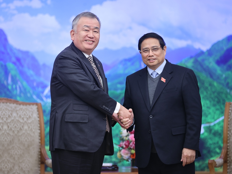而是多方面