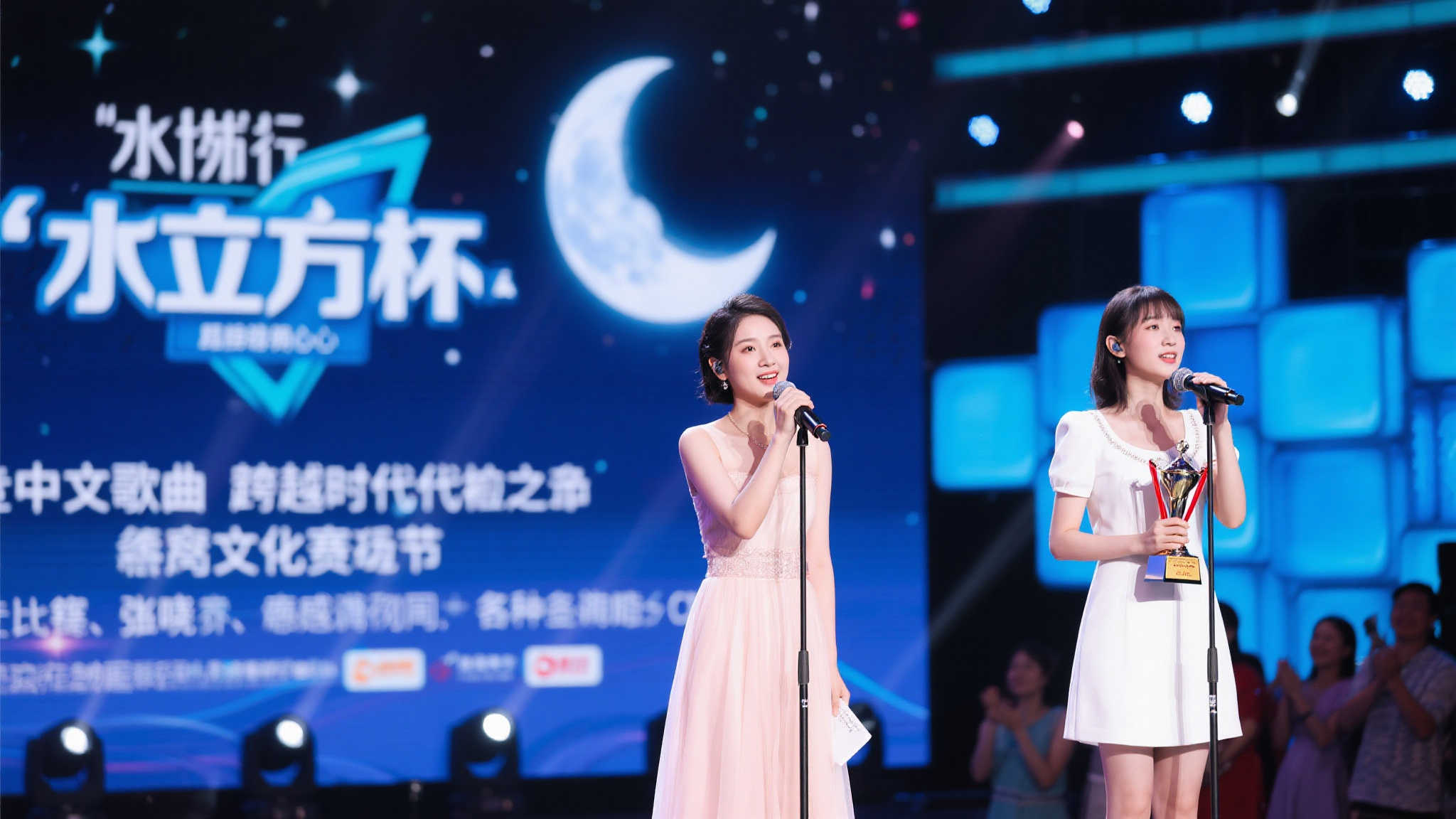 里的防守策